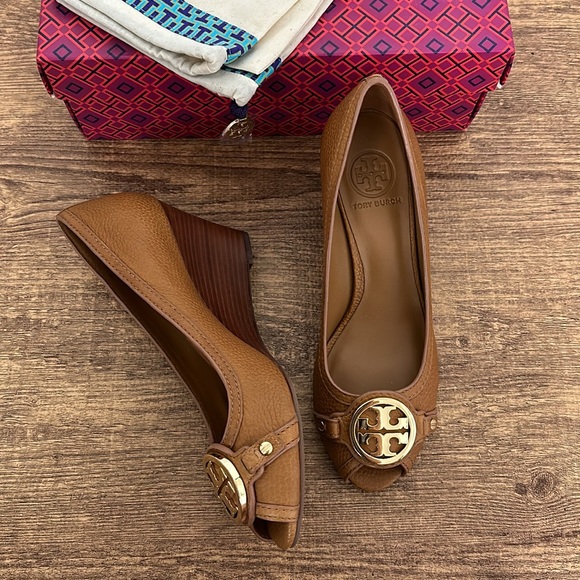 Tory Burch brown wedge sandal like new - Picture 2 of 5